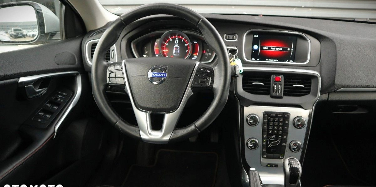 Volvo V40 cena 55900 przebieg: 154000, rok produkcji 2016 z Słupca małe 379